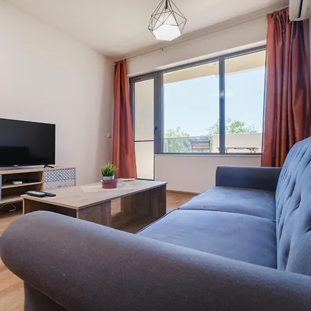 Charm 1-bedroom Apartment *